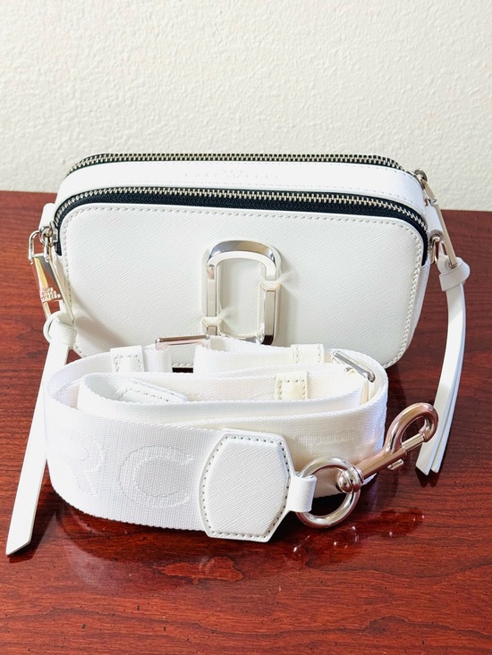 Marc Jacobs Handbags - Marc Jacobs Snapshot Camera White Crossbody Bag